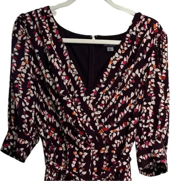 NEW Tommy Hilfiger floral dress with v neck front, tie waist and flowy. - Picture 1 of 7